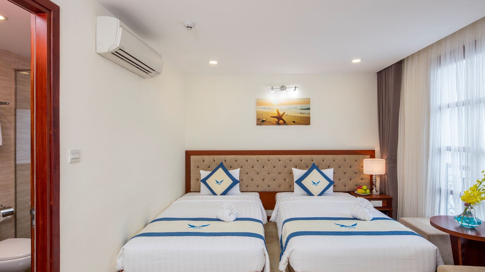 rooms-senior-cityview-with-balcony