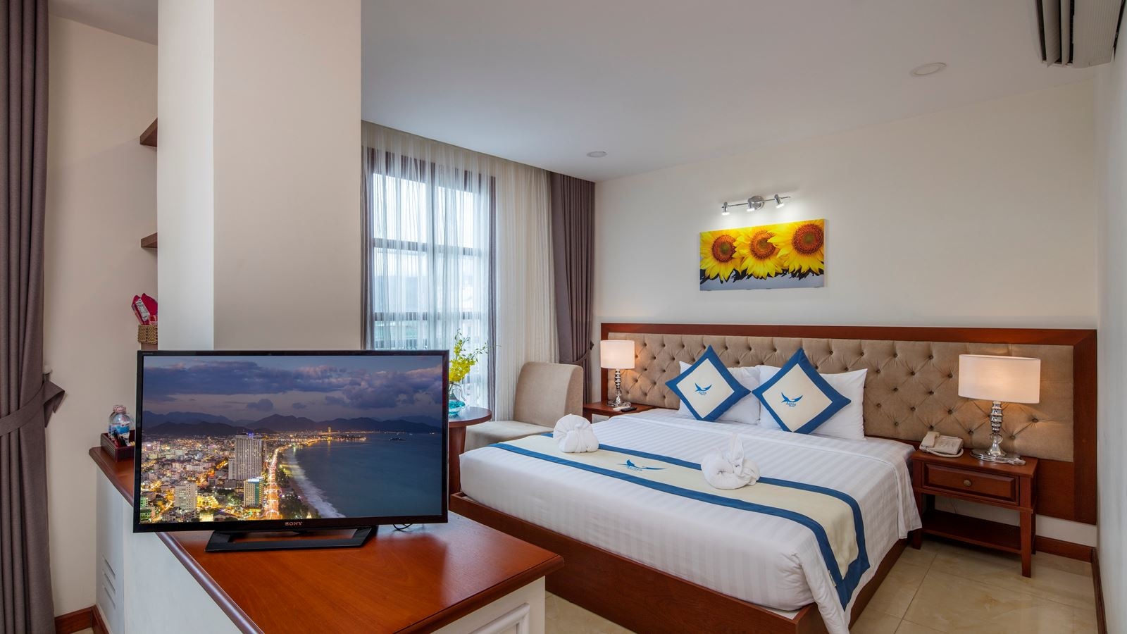 rooms-senior-city-view-with-balcony-child-without-extra-bed