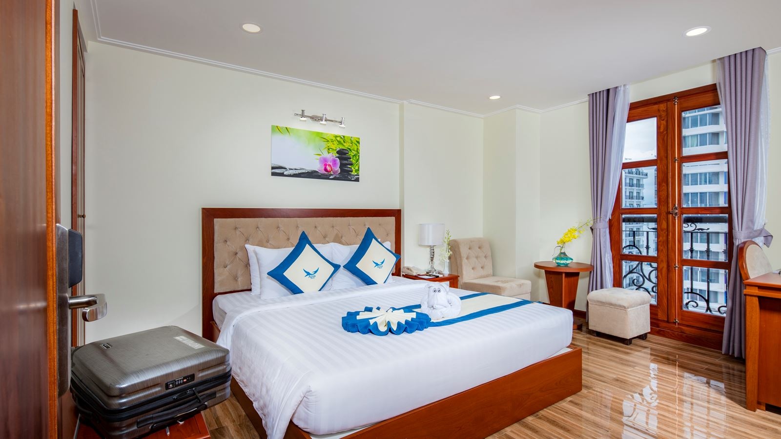 rooms-senior-sea-view-with-balcony-child-without-extra-bed