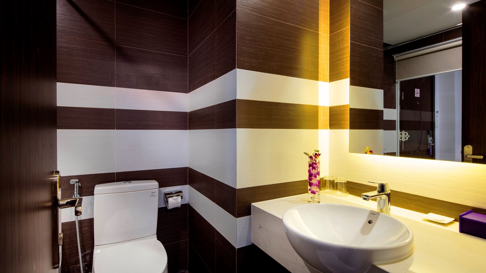 rooms-family-king-suite-ocean-view-balcony