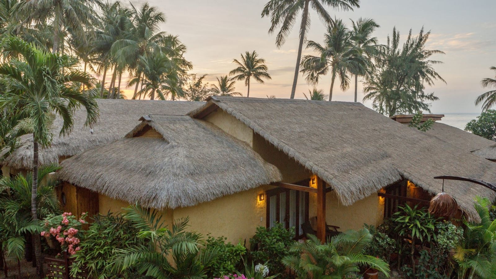 rooms-sea-breeze-bungalow-with-balcony