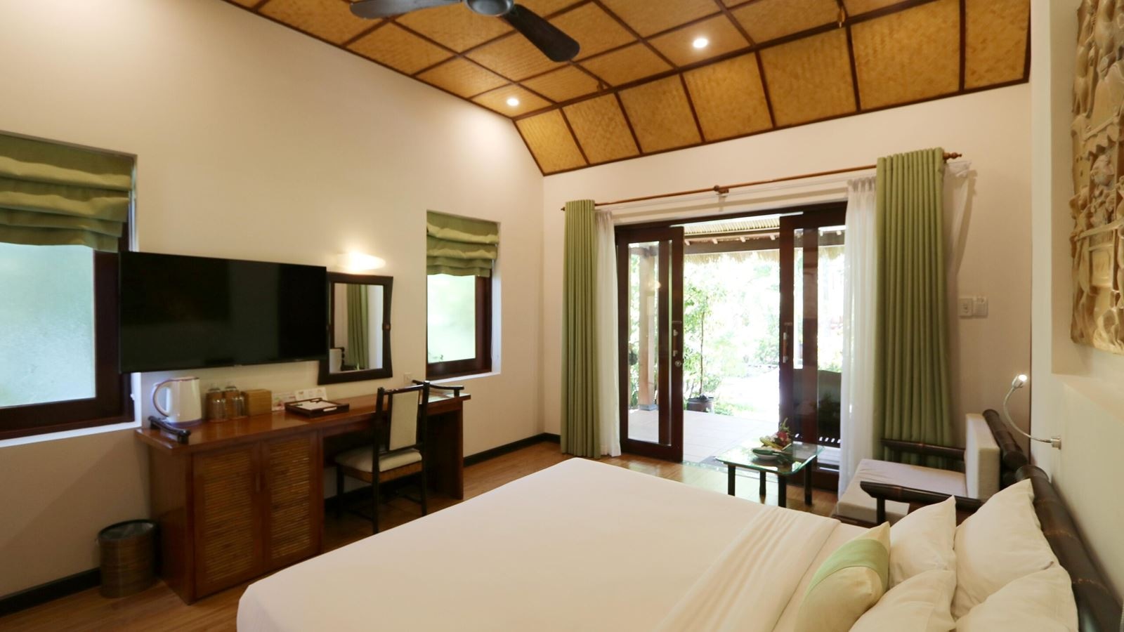 rooms-sea-breeze-bungalow-with-balcony-child-without-extra-bed