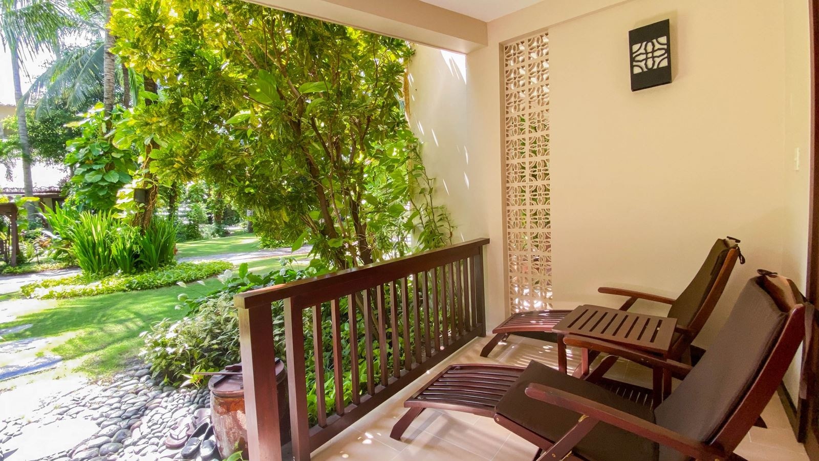 rooms-the-nova-deluxe-garden-view-with-balcony