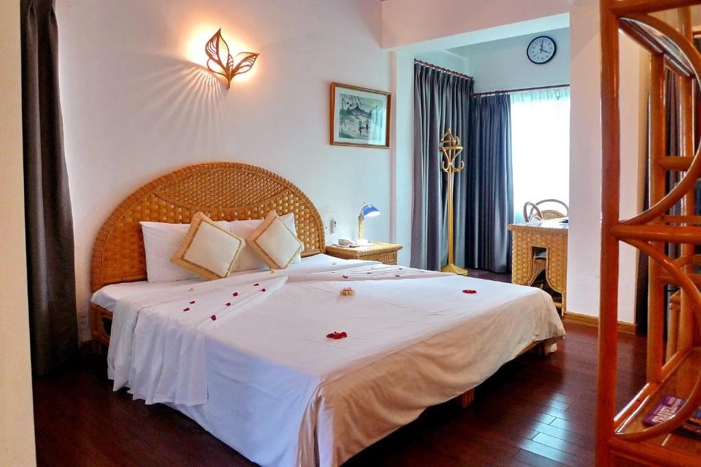 rooms-senior-deluxe-room