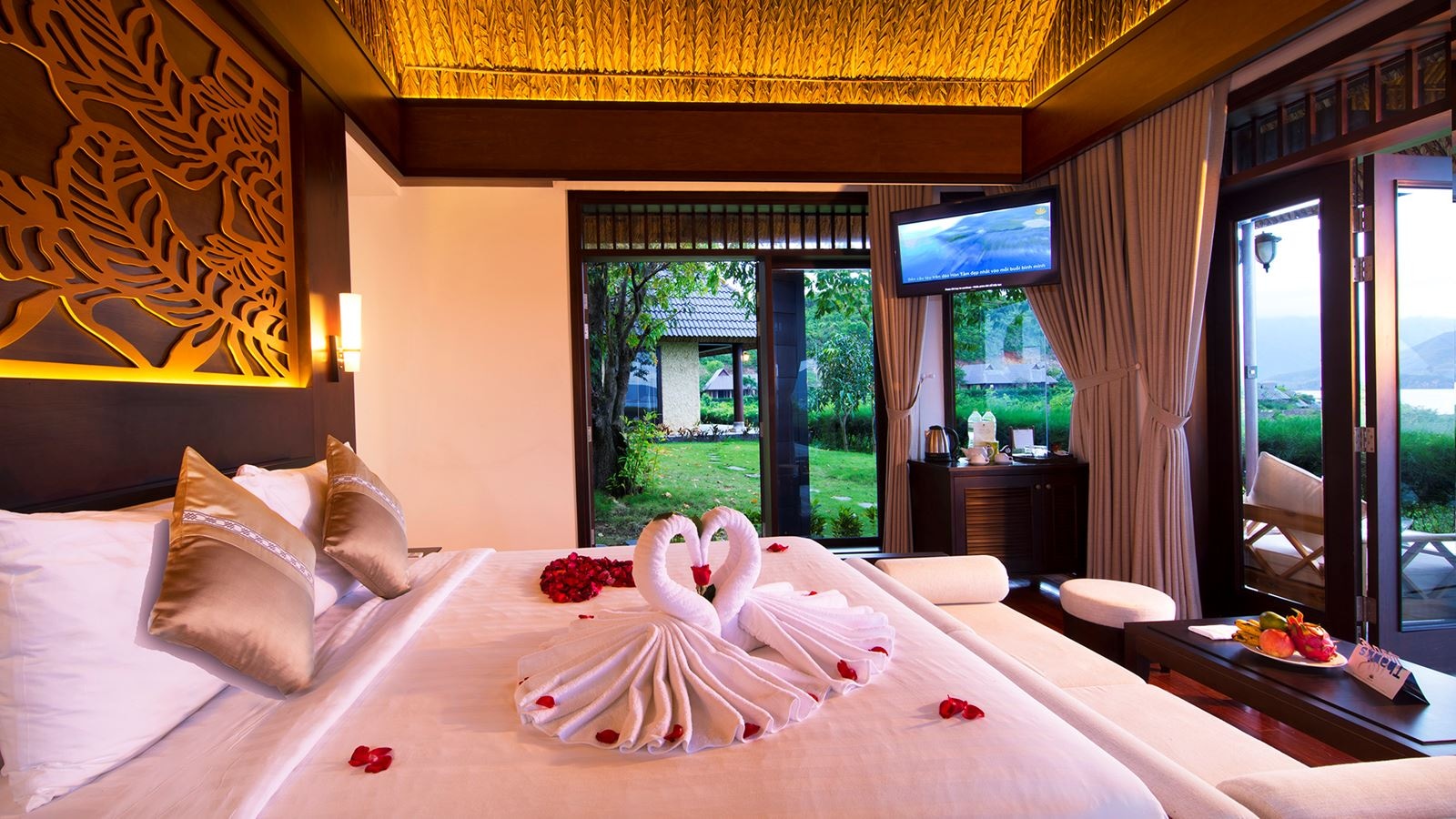 rooms-deluxe-bungalow-sea-view