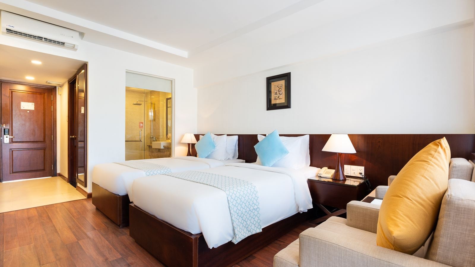 rooms-superior-city-view-with-balcony