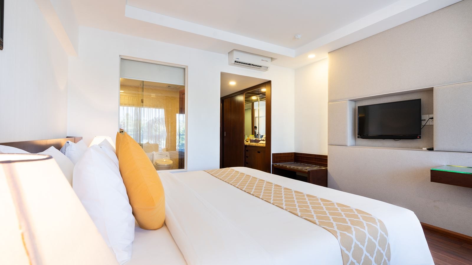 rooms-superior-garden-view-with-balcony