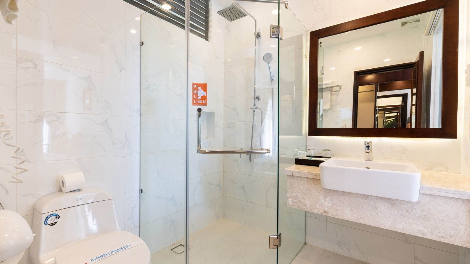 rooms-superior-ocean-view-with-balcony