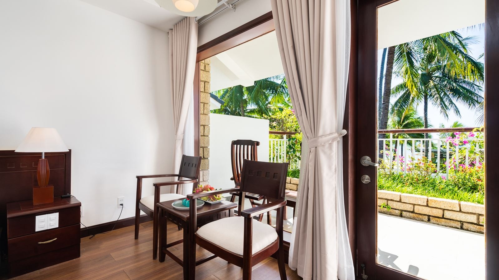 rooms-superior-ocean-view-with-balcony