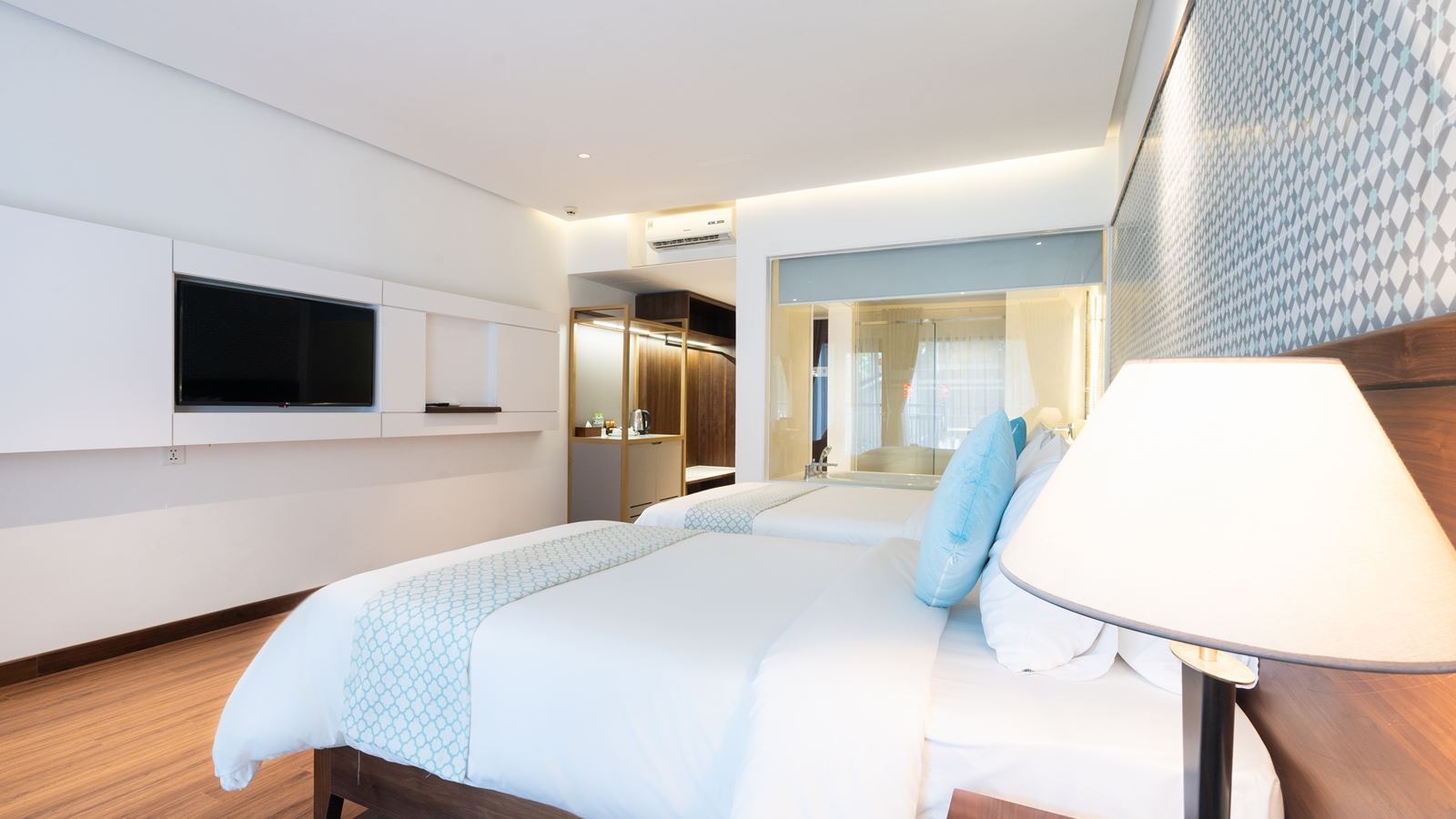 rooms-deluxe-garden-view-with-balcony