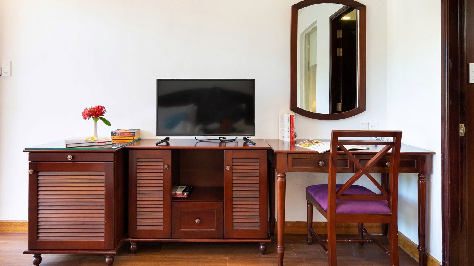 rooms-superior-pool-view-with-terrace