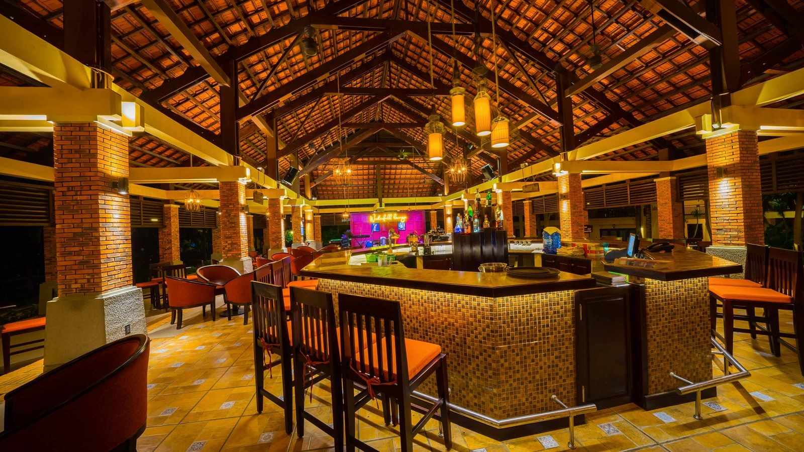 bars-waterfall-lounge