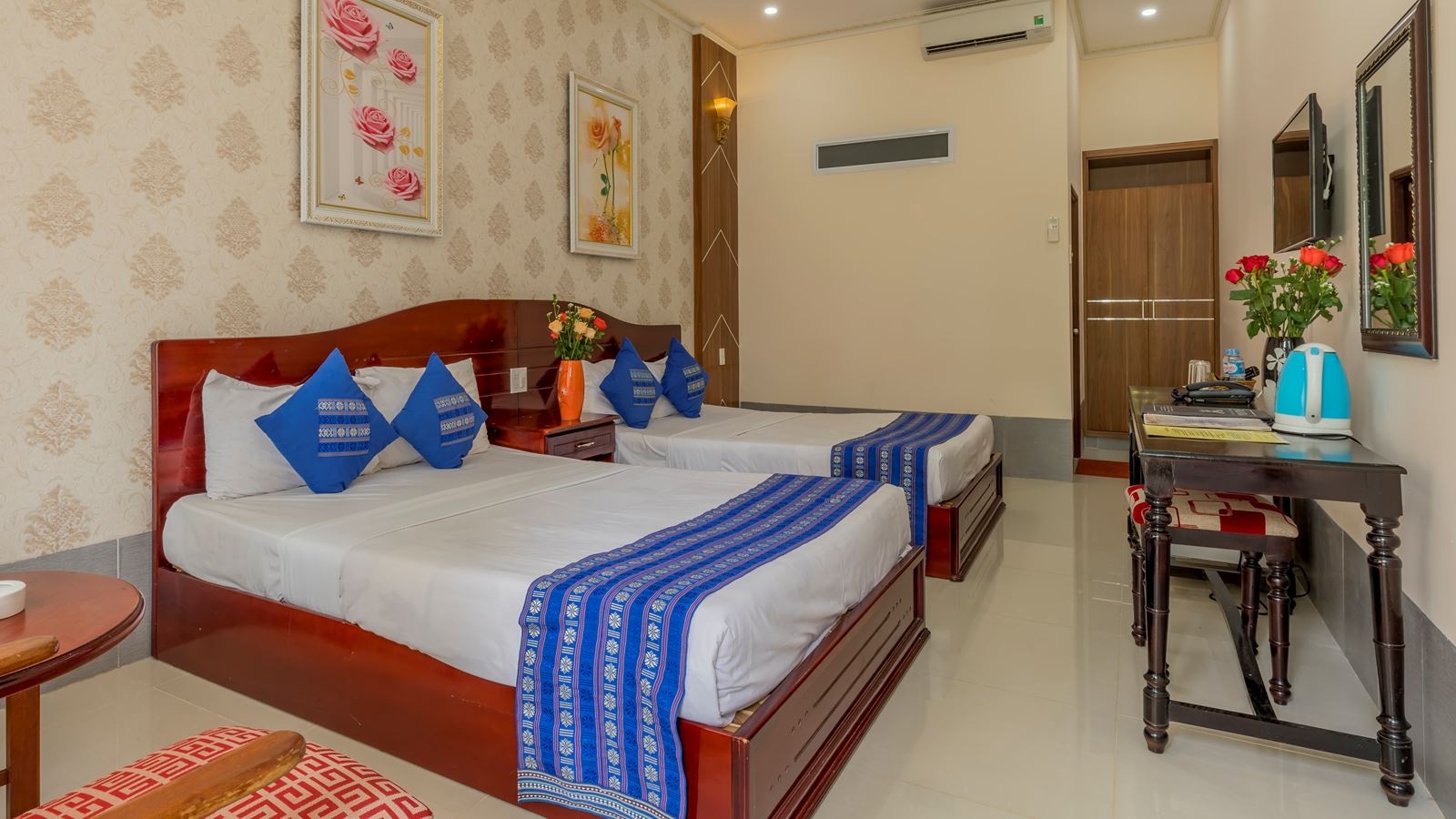 rooms-room-deluxe-garden-or-poolview-balcony