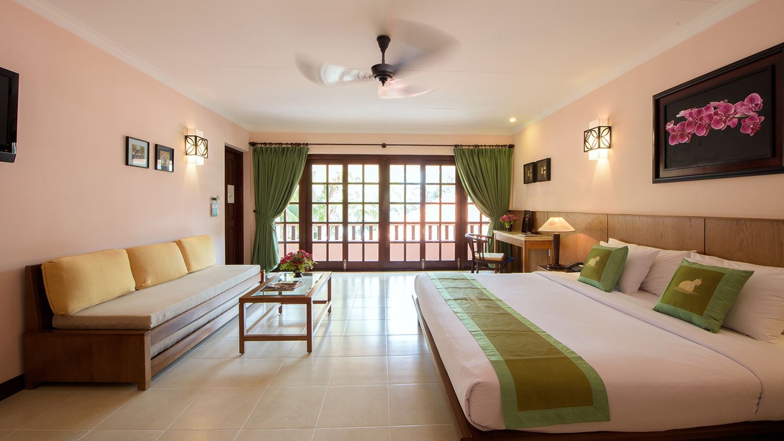 rooms-studio-room-with-balcony