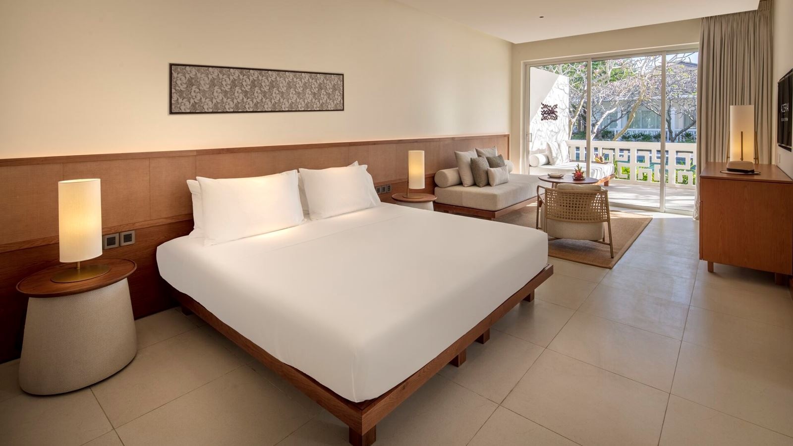 rooms-deluxe-suite-pool-view-no-extra-bed