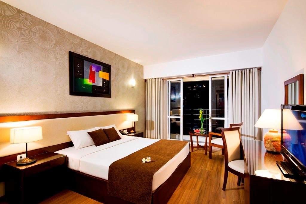 rooms-senior-deluxe-city-view-with-balcony