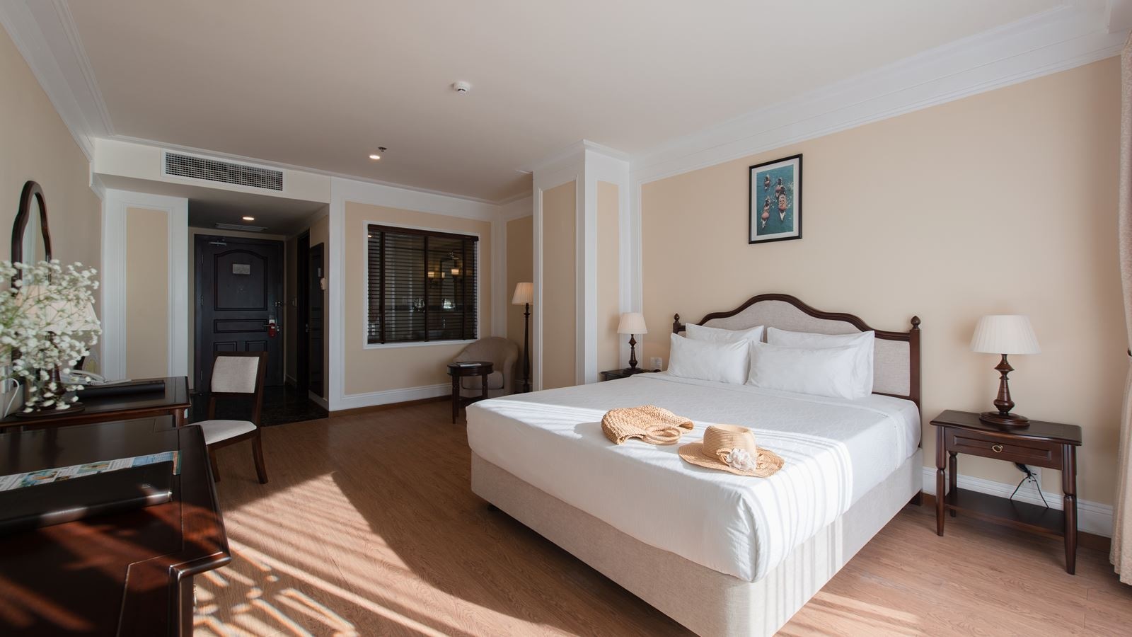 rooms-deluxe-ocean-view-with-balcony