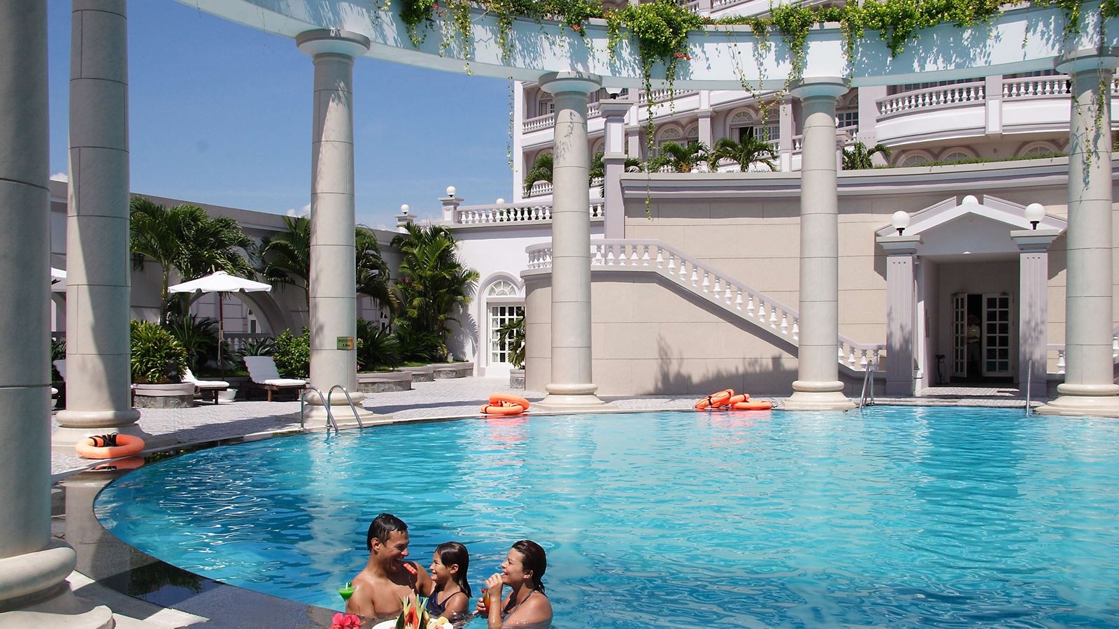 rooms-executive-suite-ocean-view-with-balcony