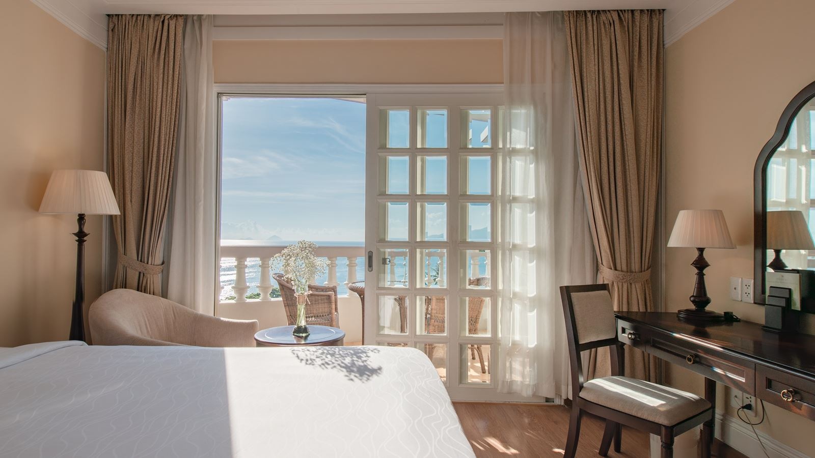 rooms-deluxe-ocean-view-with-balcony-child-without-extra-bed