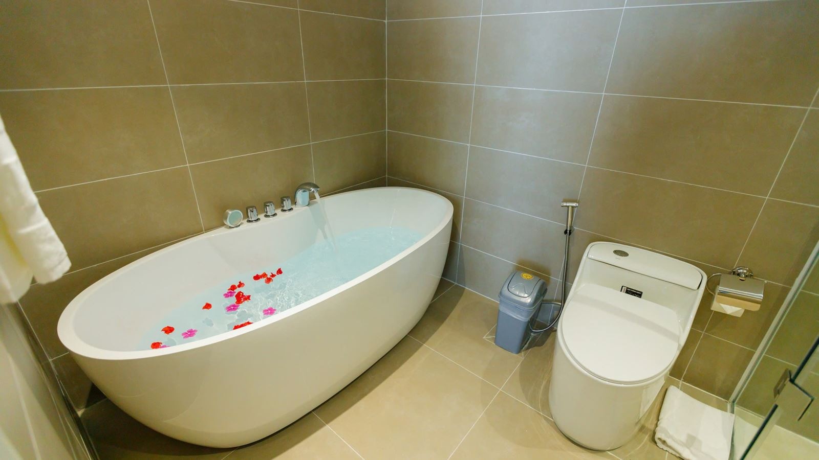 rooms-3bedroom-beachfront-executive-family-villa