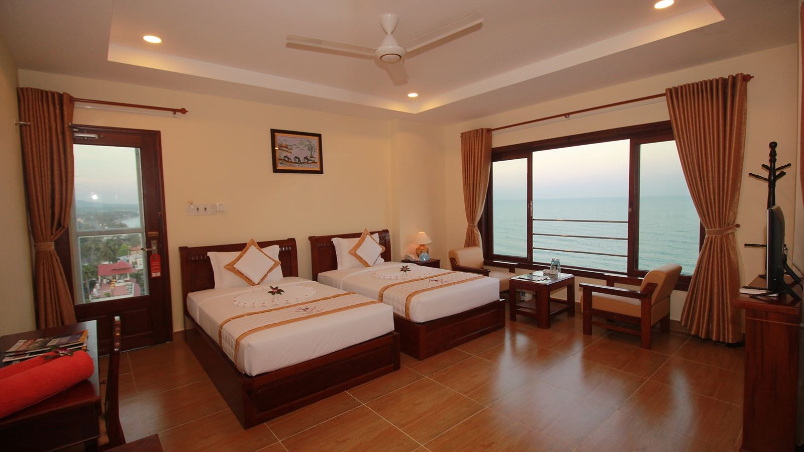 rooms-room-superior-at-hill-side-area