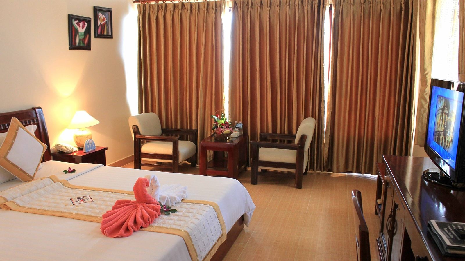 rooms-room-deluxe-beach-front-at-sea-side-with-balcony