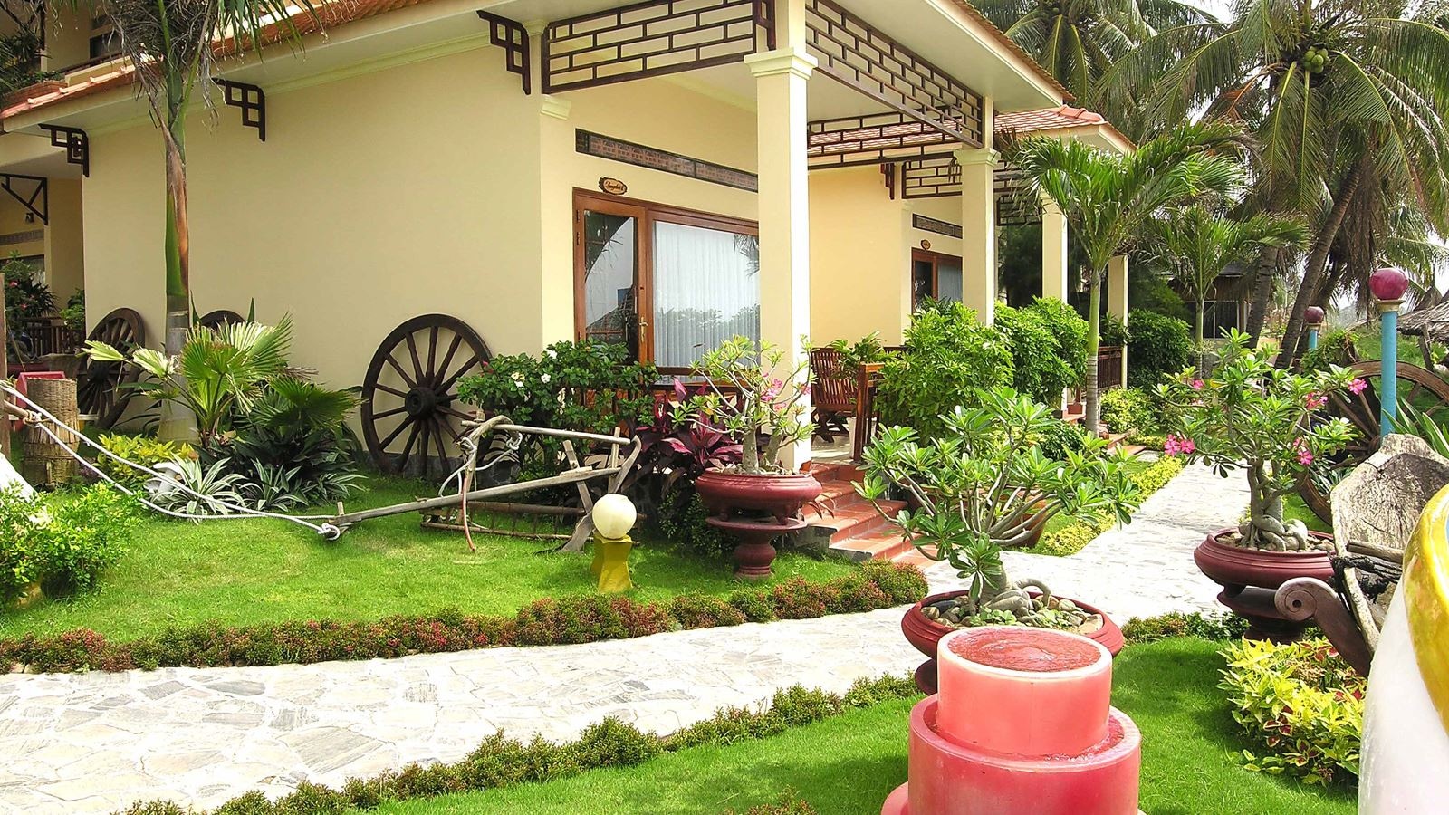 rooms-bungalow-ocean-view-at-sea-side-with-balcony