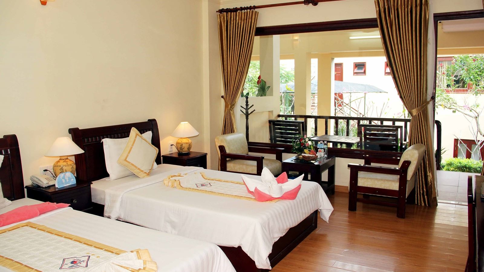 rooms-room-deluxe-hill-view-at-hill-side-with-balcony-child-without-extra-bed