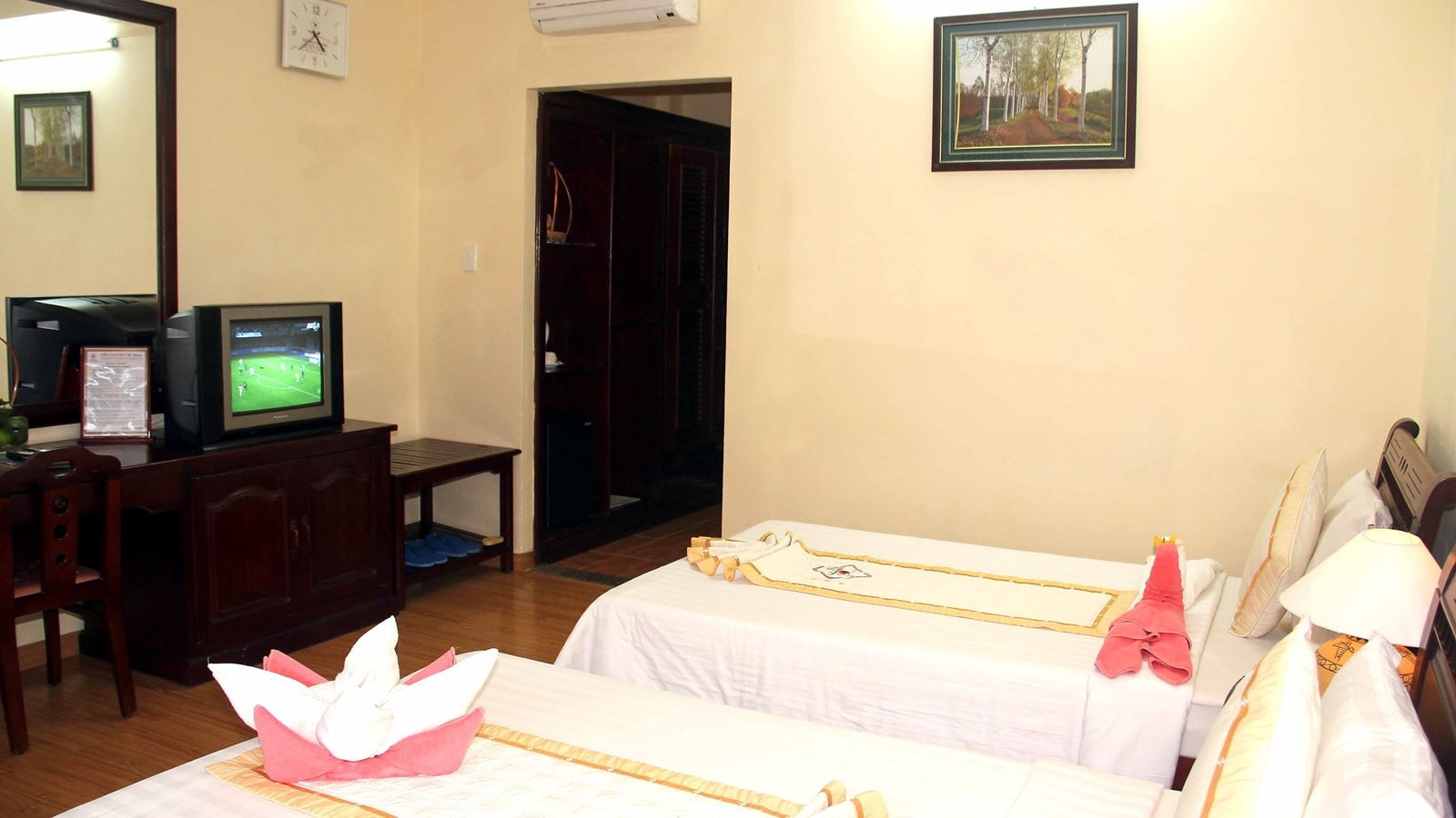 rooms-room-deluxe-hill-view-at-hill-side-with-balcony-child-without-extra-bed