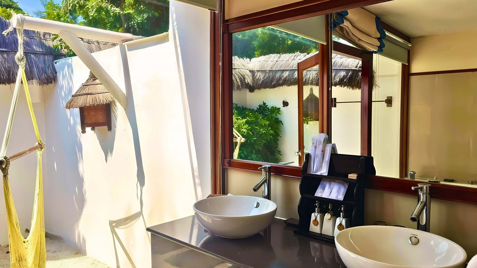 rooms-beachfront-bungalow