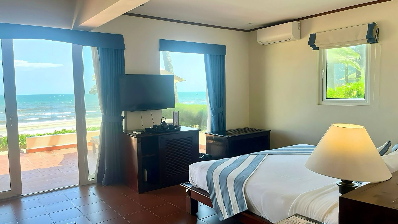 rooms-beachfront-bungalow