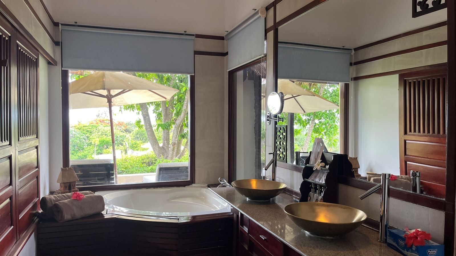 rooms-deluxe-sea-view-bungalow