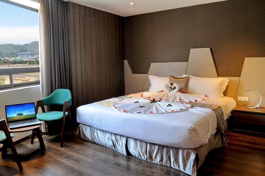 rooms-senior-deluxe-room