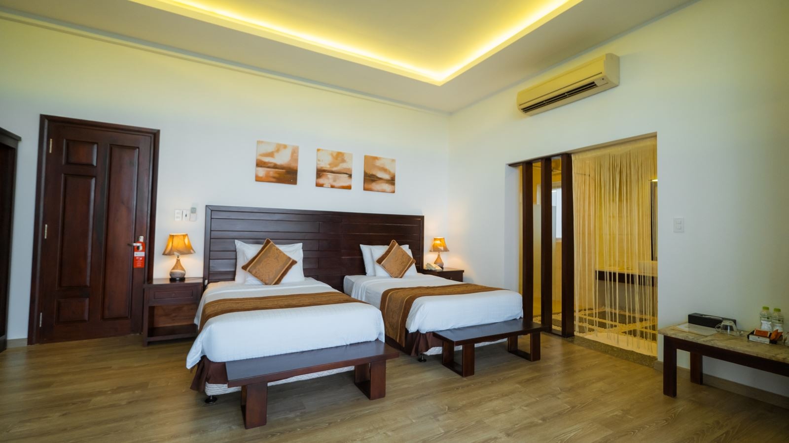 rooms-deluxe-beachfront-twin