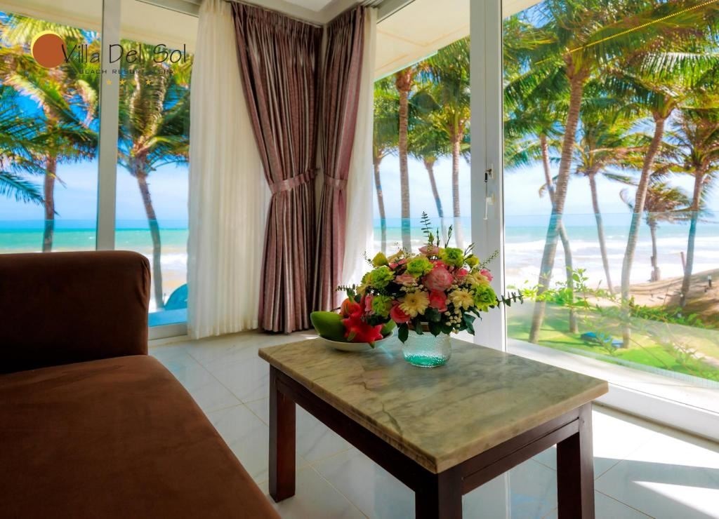 rooms-beach-front-suite-double-with-balcony