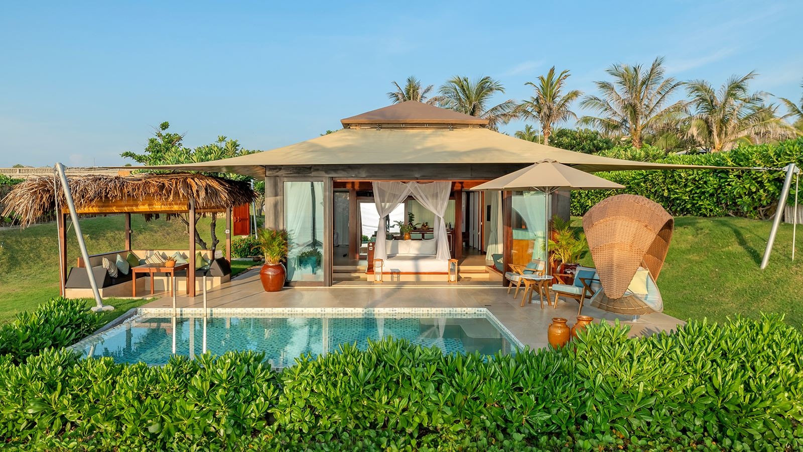 rooms-beachfront-pool-villa