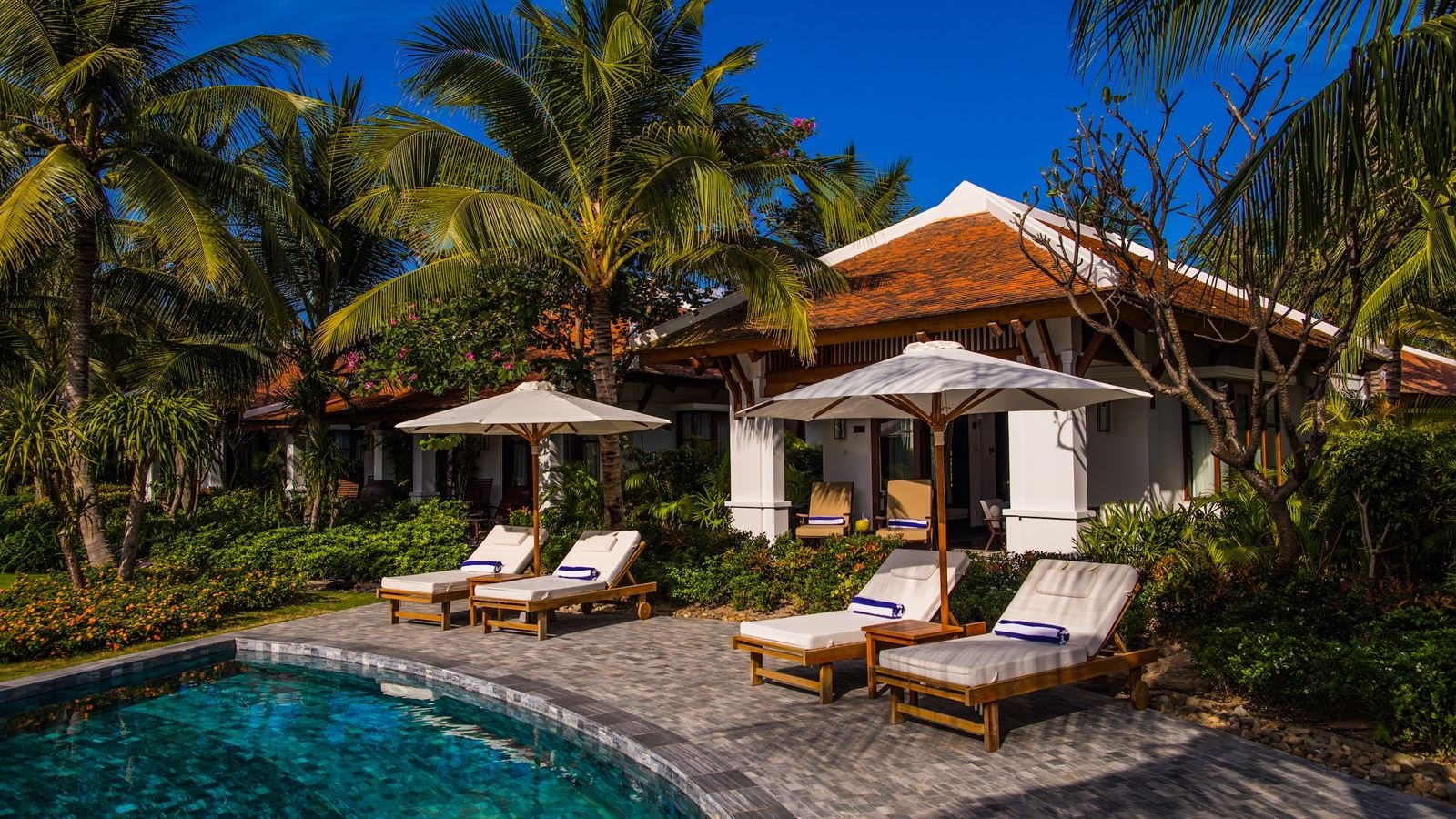 rooms-pool-view-villa