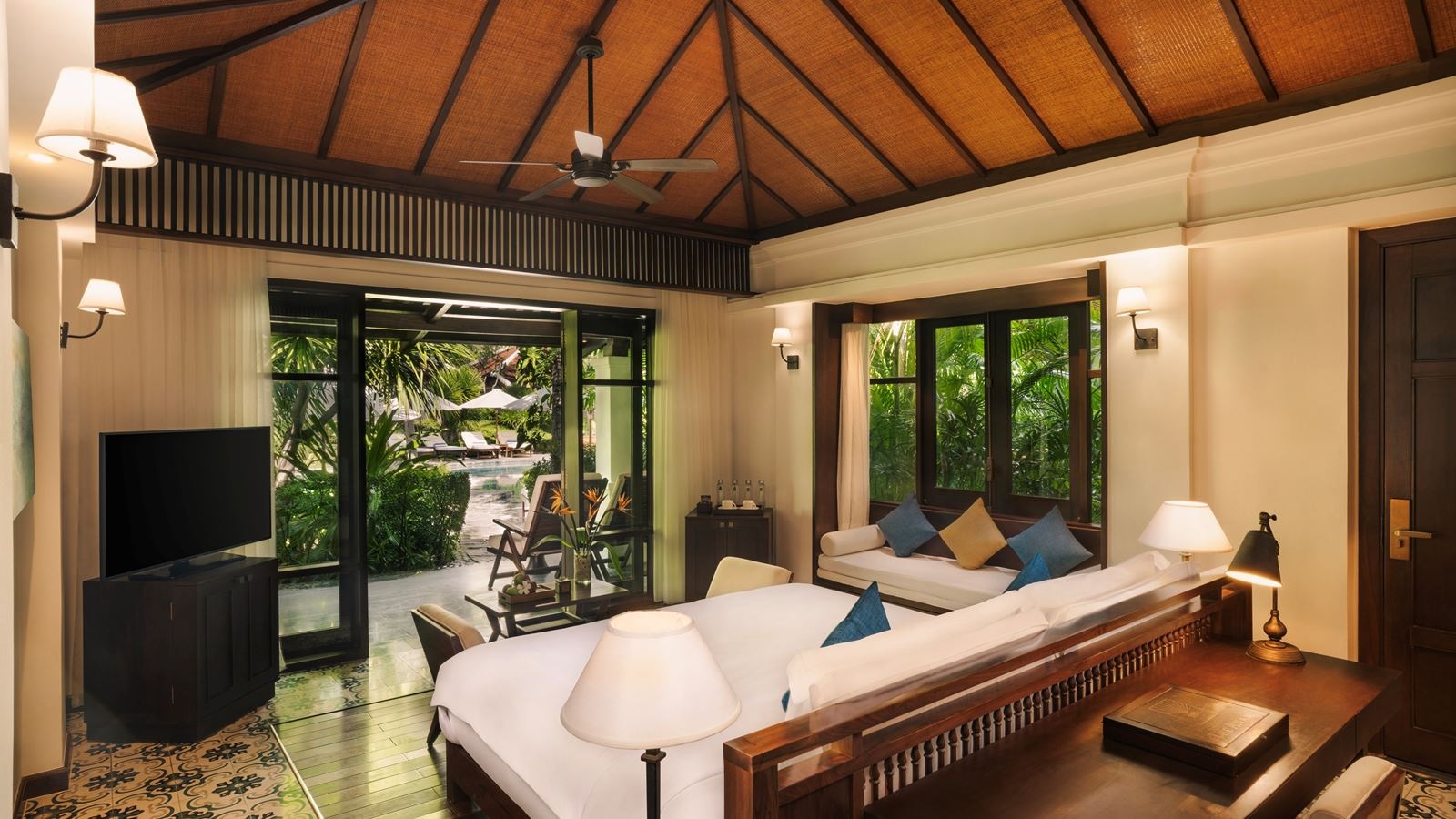 rooms-pool-view-villa