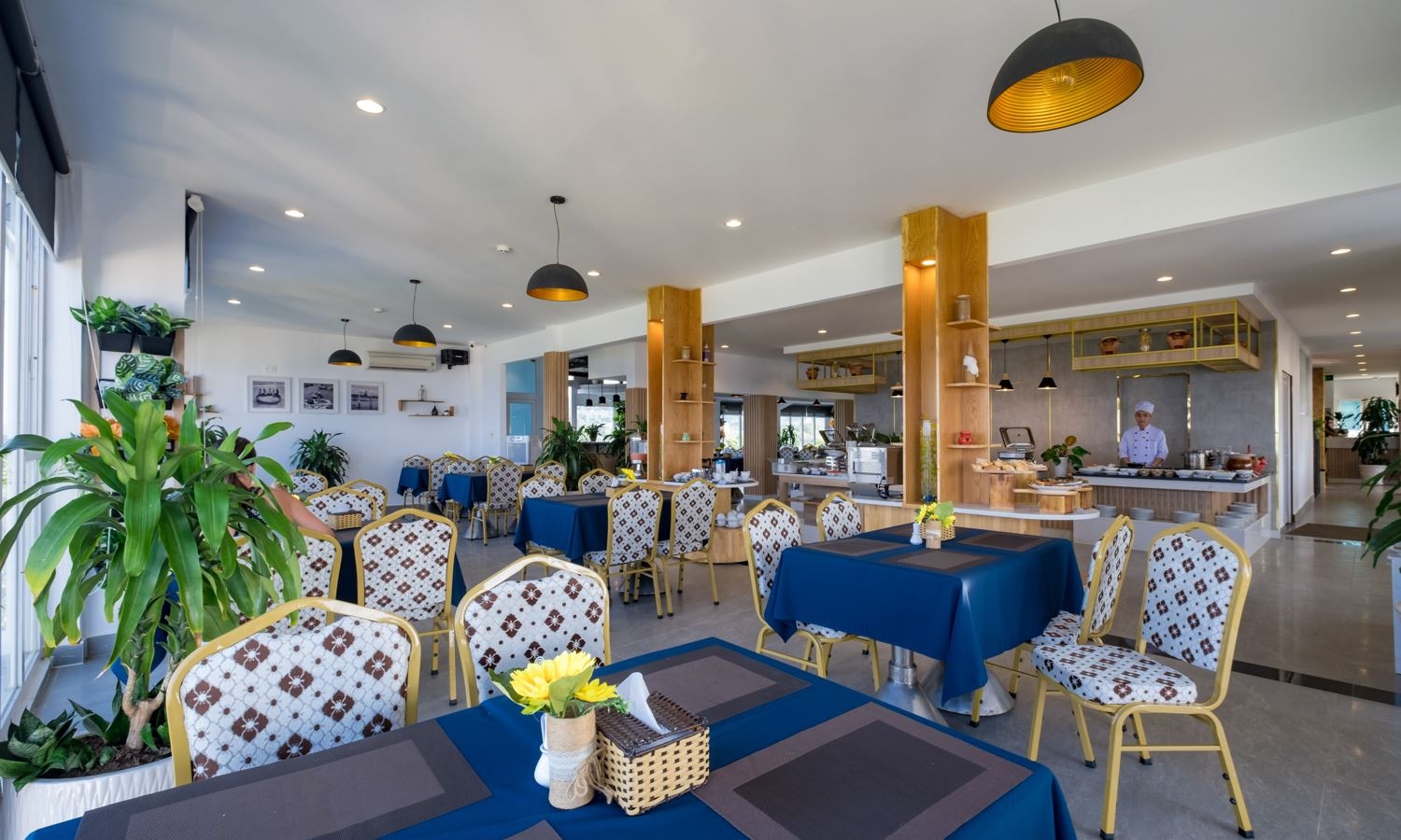 restaurants-sky-garden-restaurant