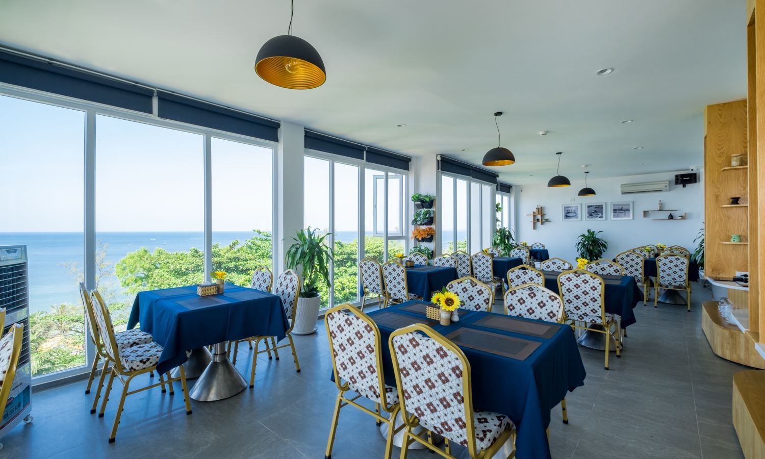 restaurants-sky-garden-restaurant