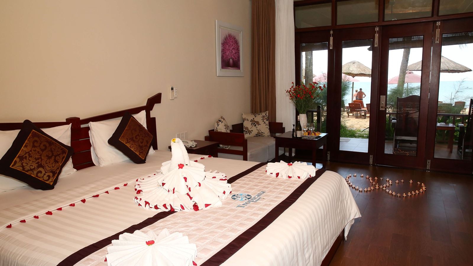 rooms-beach-front-double-with-balcony-child-without-extra-bed