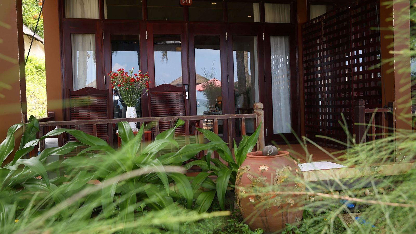 rooms-beach-front-double-with-balcony-child-without-extra-bed