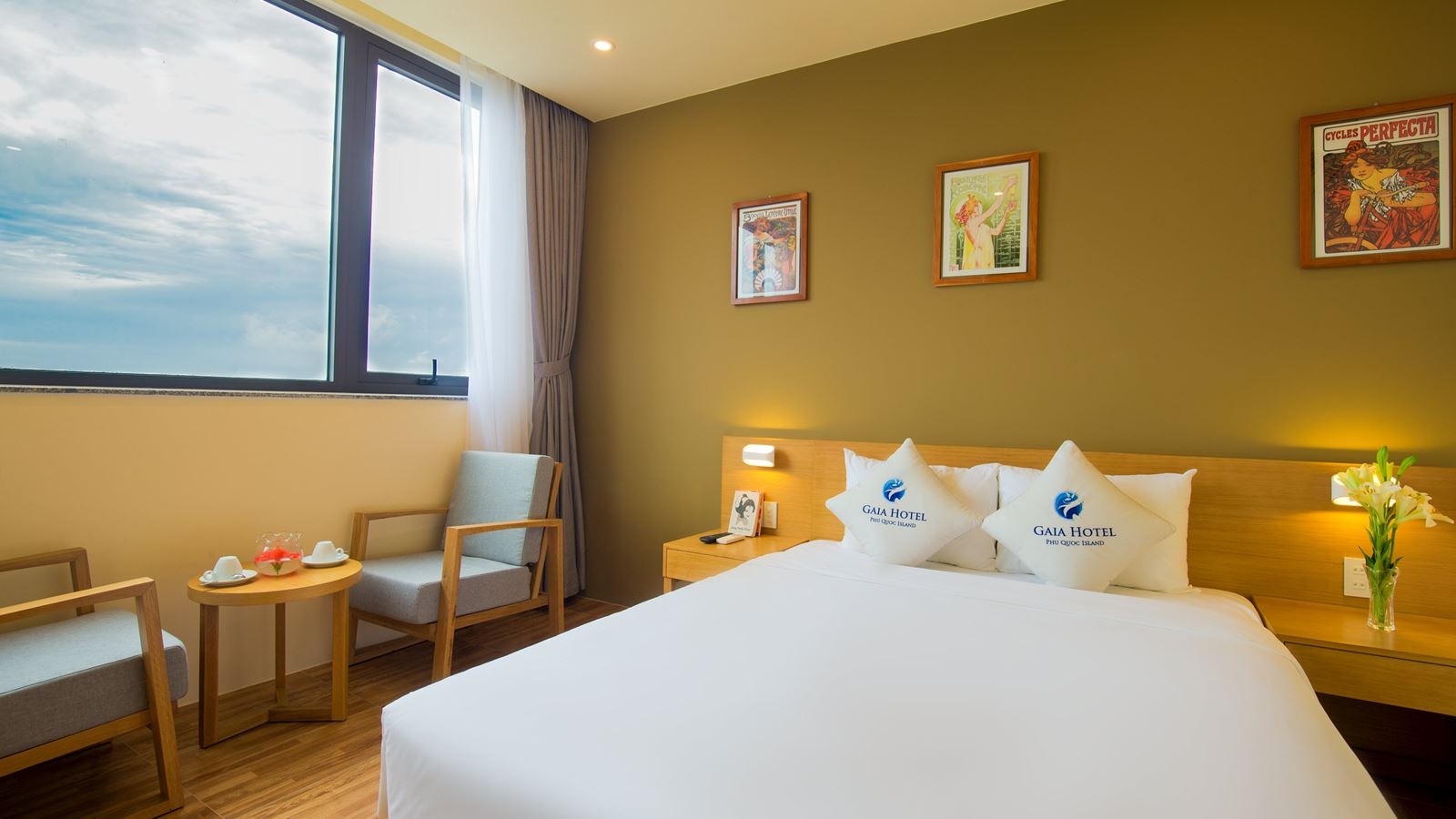 rooms-standard-room-city-view