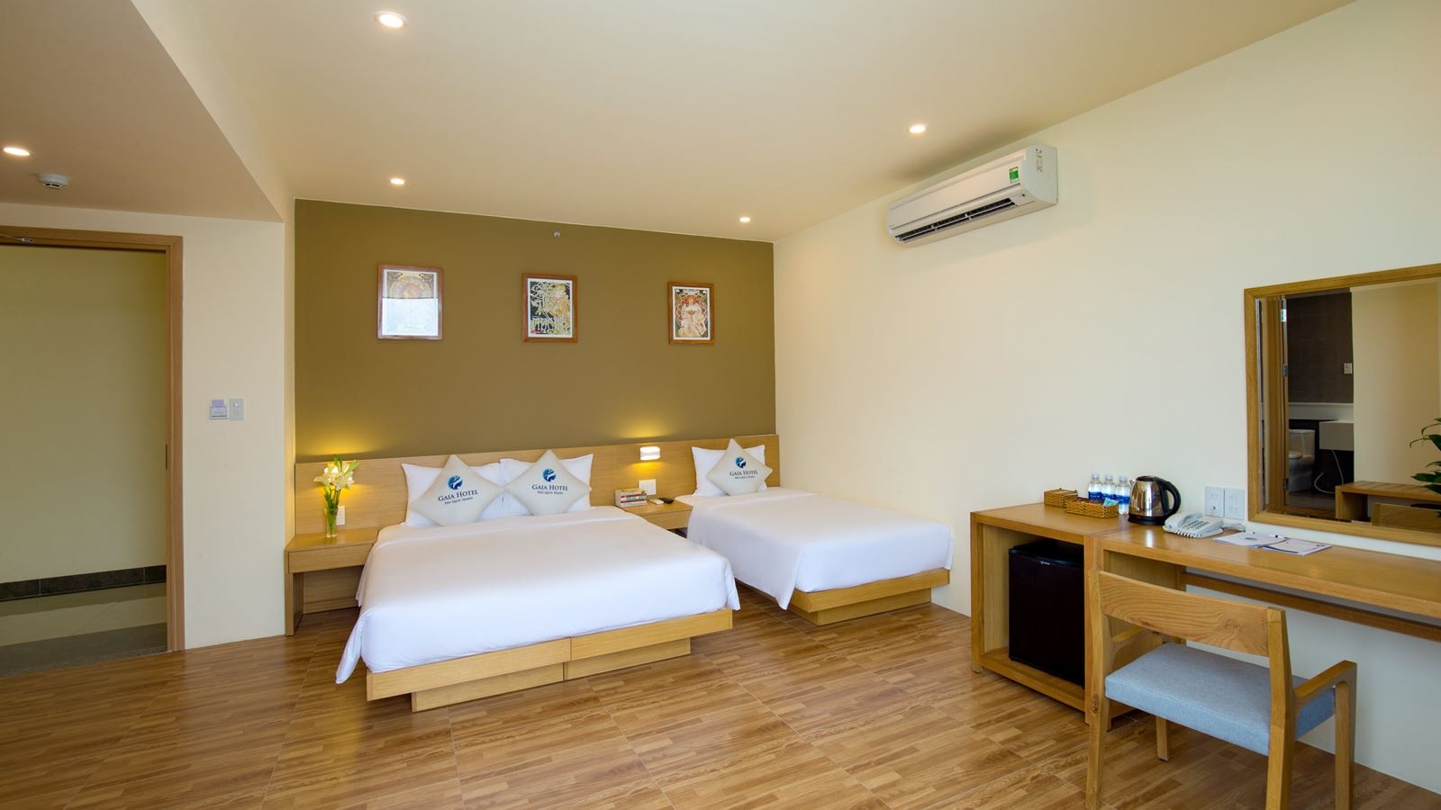 rooms-executive-triple-with-window