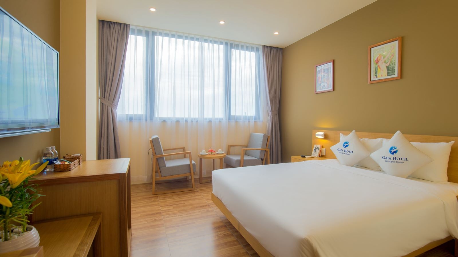 rooms-standard-room-city-view