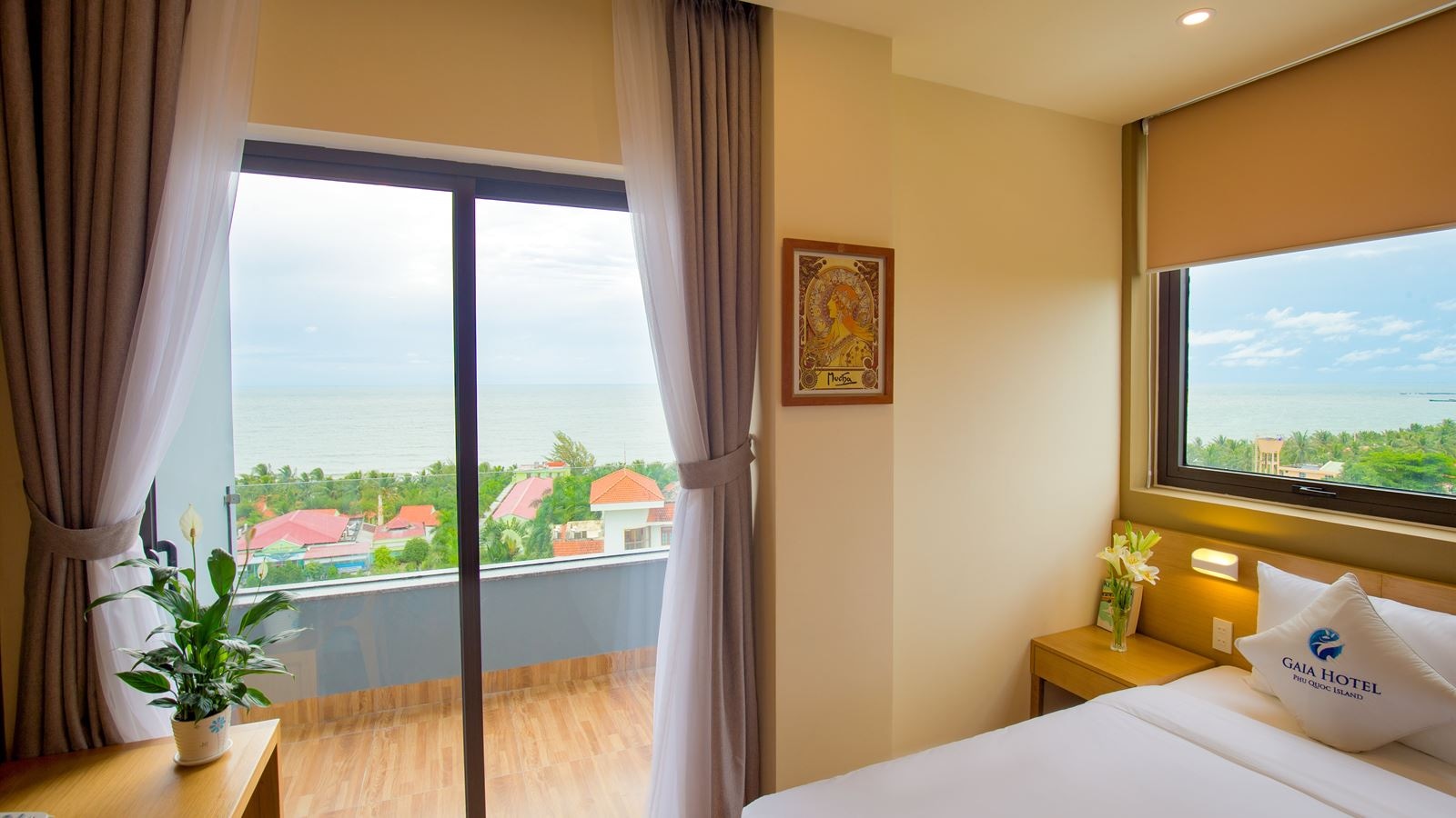 rooms-deluxe-room-double-with-window