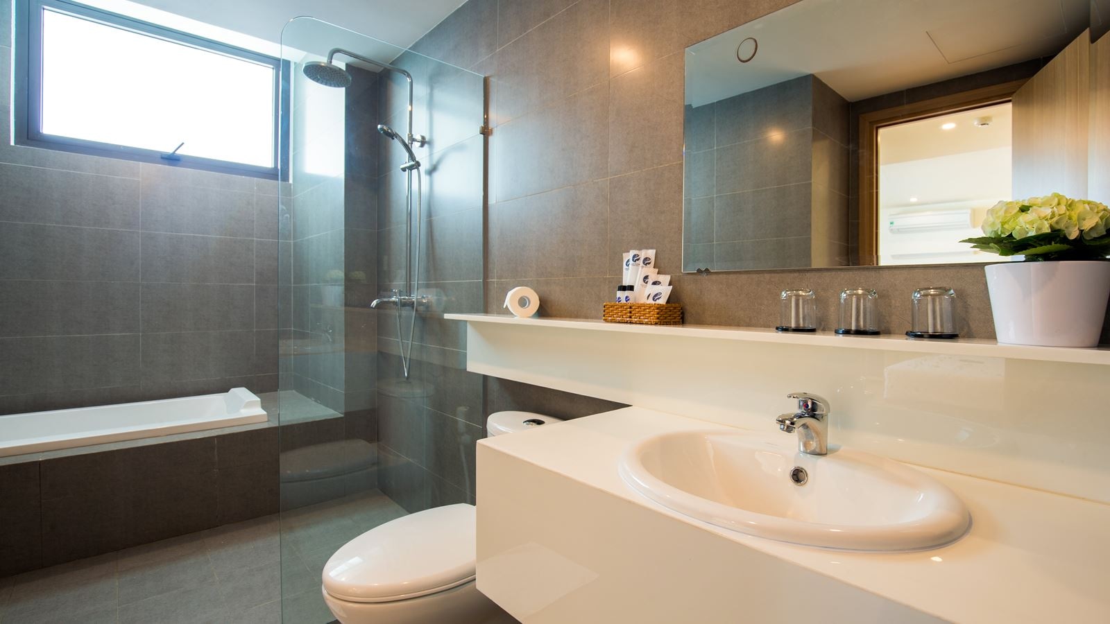 rooms-executive-triple-with-window