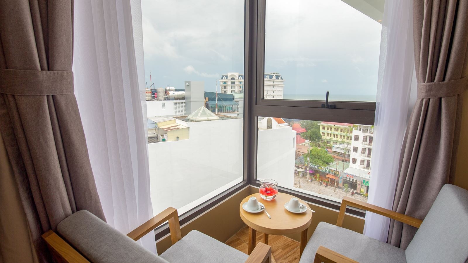 rooms-executive-triple-with-window