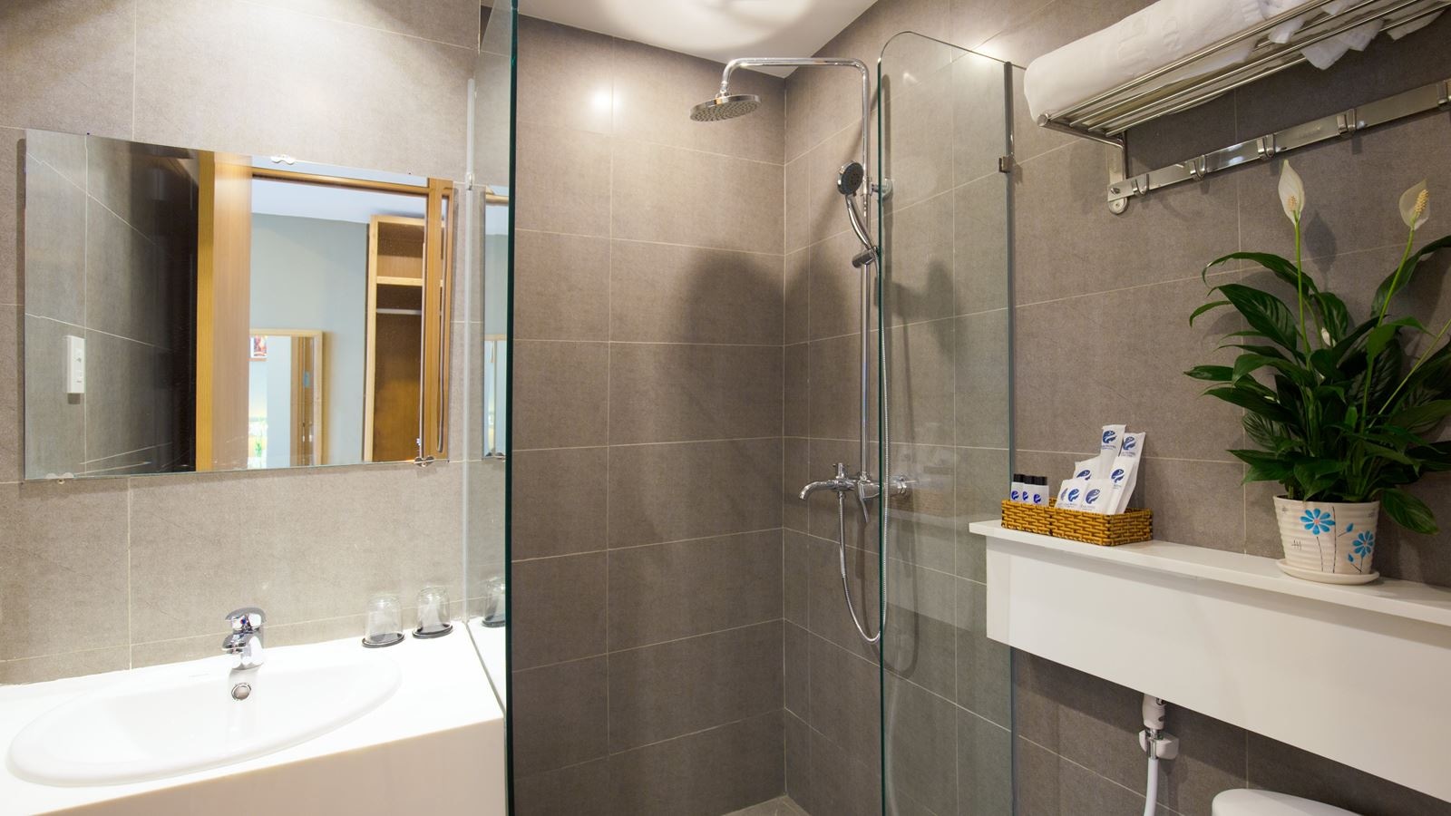 rooms-deluxe-room-double-with-window-child-without-extra-bed