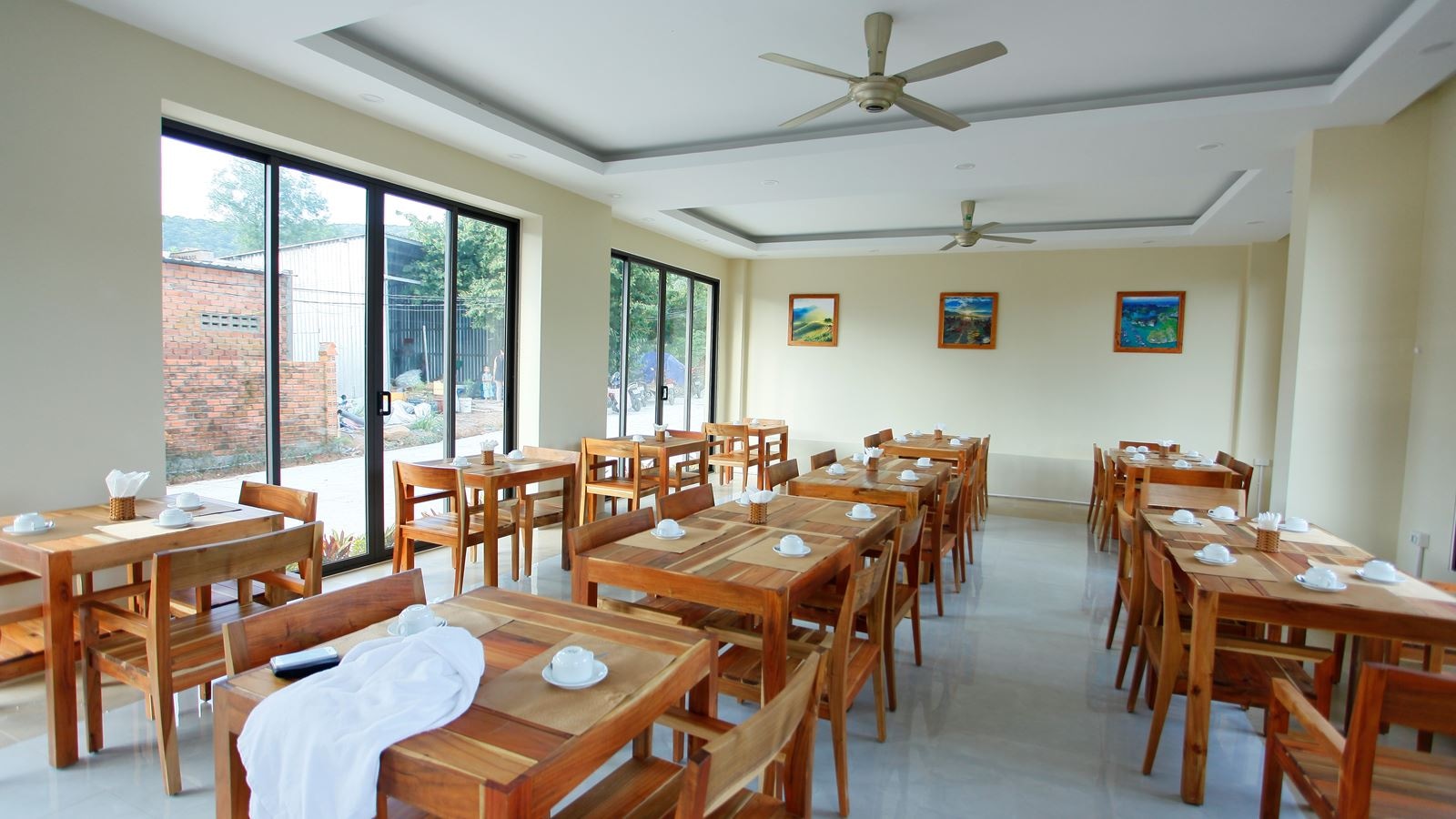 restaurants-restaurant